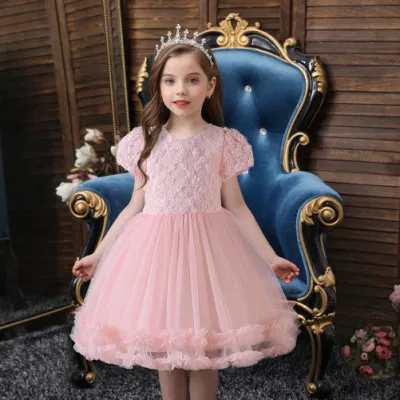 Les jeunes filles d'été portent des fleurs tridimensionnelles de beaux vêtements de princesse pour enfants pour robe d'anniversaire de fête de fille